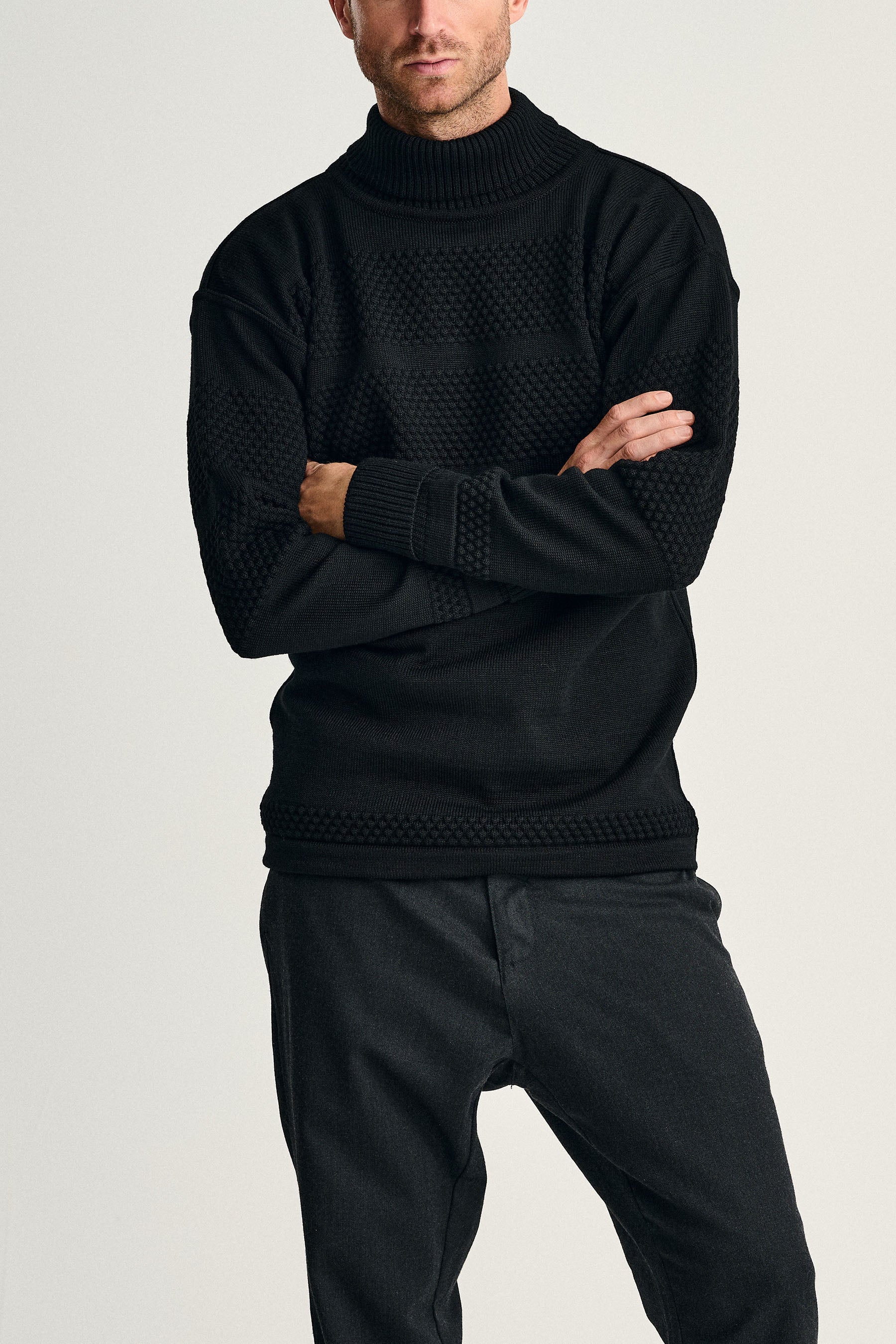 Fisherman sweater | sort sømandstrøje med høj hals | S.N.S Herning