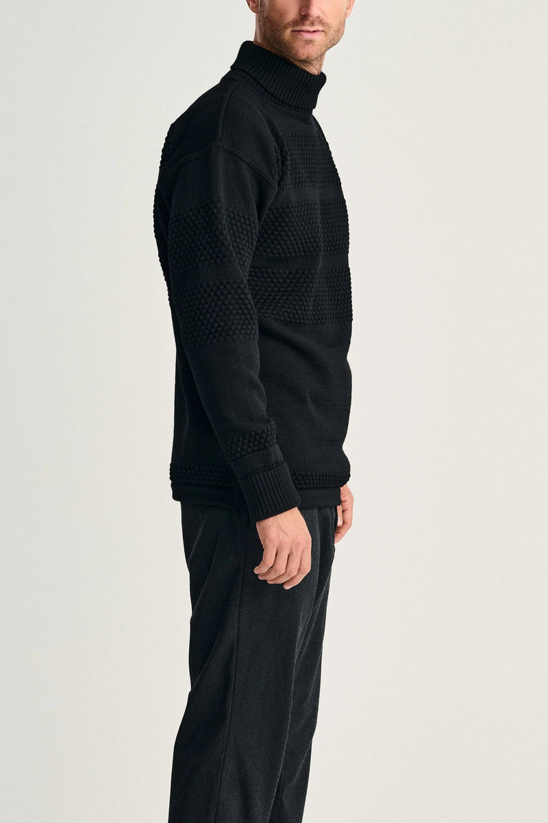 FISHERMAN sweater | høj hals, black void – S. N. S. HERNING