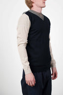 MIGRATION v-neck, black lake block