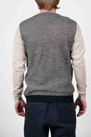 MIGRATION v-neck, black lake block